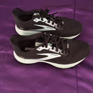 Brooks Women’s Launch 8 Running Shoes - Black/Mint